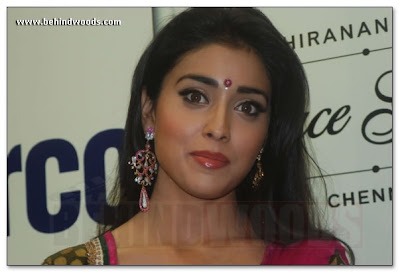 Shriya Saran is bollywood actress