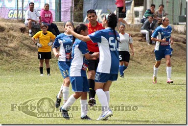 festejo del 5to. gol alison y equipo (1)