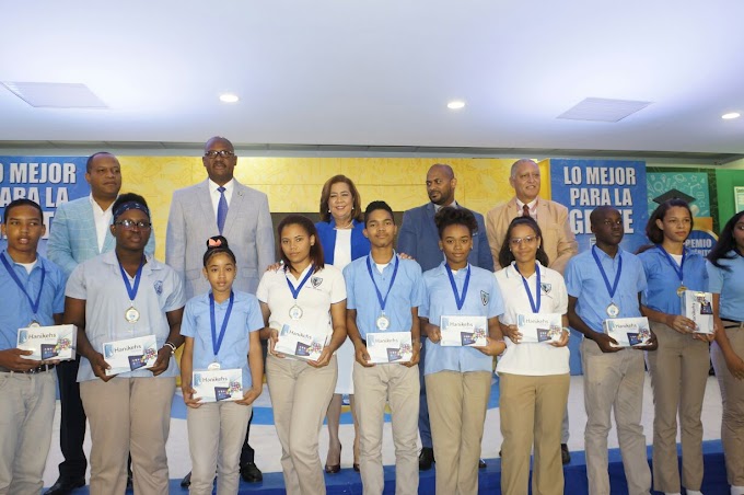 ASDE premia  la excelencia académica de estudiantes de tres distritos escolares