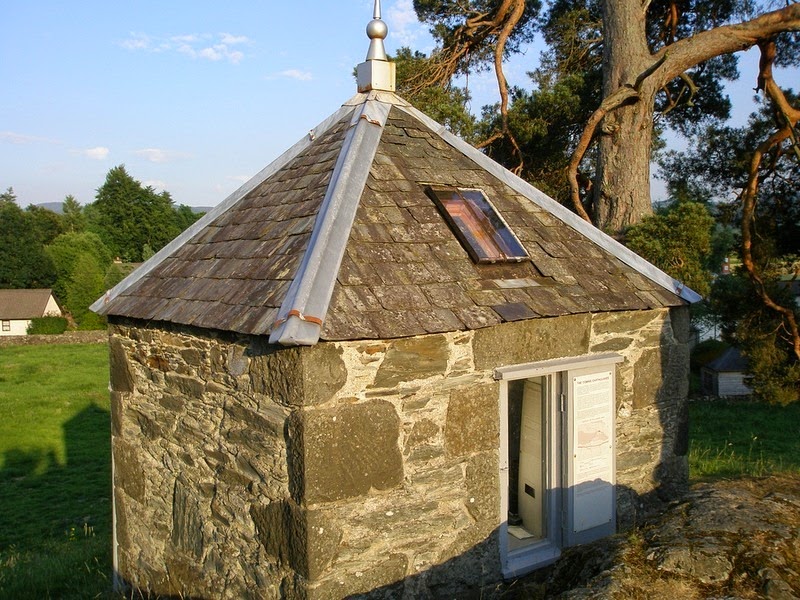 earthquake-house-comrie-1 earthquake-house-comrie-1