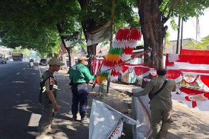 Satpol PP Kabupaten Pasuruan Tertibkan 24 Banner Parpol