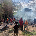 Personil Polsek Parado Bersama Warga  Bantu Padamkan  Kebakaran Rumah di Parado