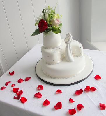 red black and white wedding cakes. hair Red Black And White