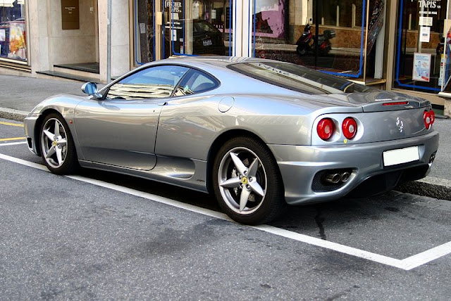 Mobil Ferrari