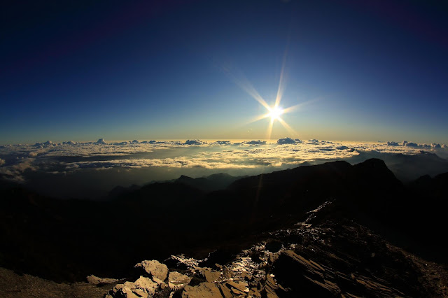 南湖大山東峰望相馬比杉山稜線