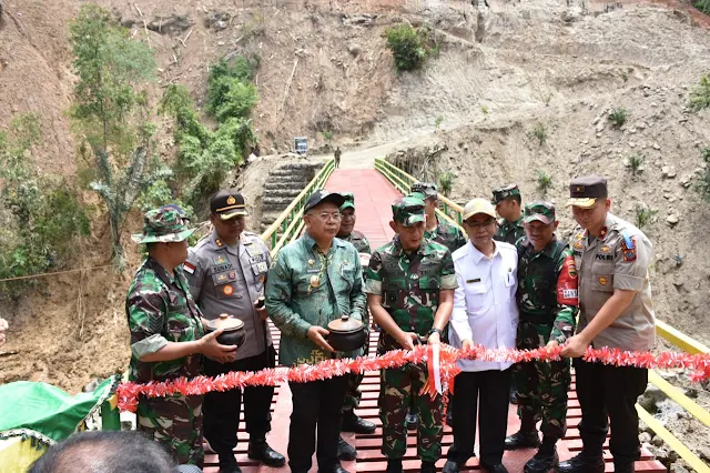 Bupati Soekirman Hadiri Penutupan TMMD ke 106 