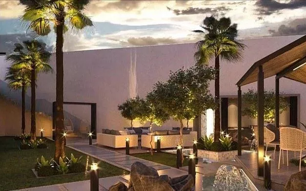 Cristiano Ronaldo's palace in Saudi Arabia costs more than 14 million euros! As soon as Portuguese football star Cristiano Ronaldo joined the Saudi club Al-Nasr, his life and his family in Saudi Arabia became the focus of everyone's attention. In addition to the huge amount that Cristiano received to join the team, with a two-year contract, that is, ending in 2025, he and his family were presented with a very luxurious mansion in the Al-Muhammadiyah district of Riyadh, with an estimated price of more than 14 million euros. The house aroused everyone's curiosity, especially since it is among the most valuable homes for Ronaldo.