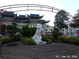 Big White Cat Statue at Jalan Padungan Kuching Sarawak (March 18, 2016)