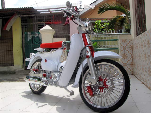 BORE UP SEPEDA MOTOR: Foto-foto Modifikasi Honda C70