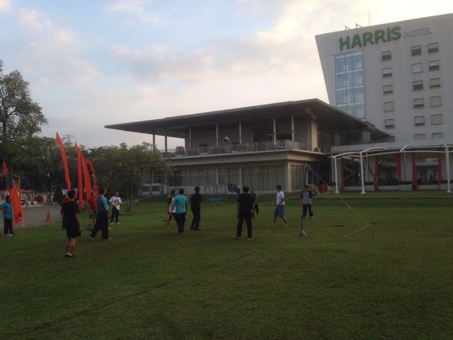 Melatih Kekompakan Melalui Kegiatan OutBond Di Harris Hotel Bogor