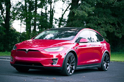 The pros and cons of electric Tesla cars
