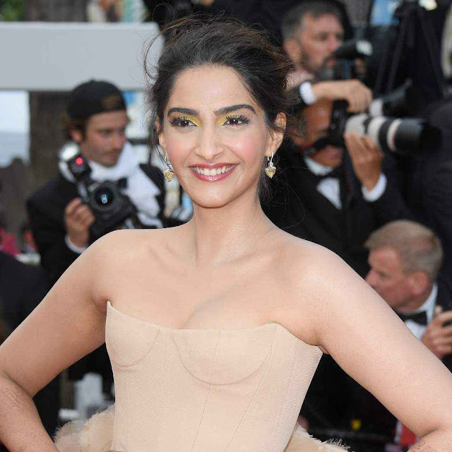 Sonam kapoor photos and images free download
