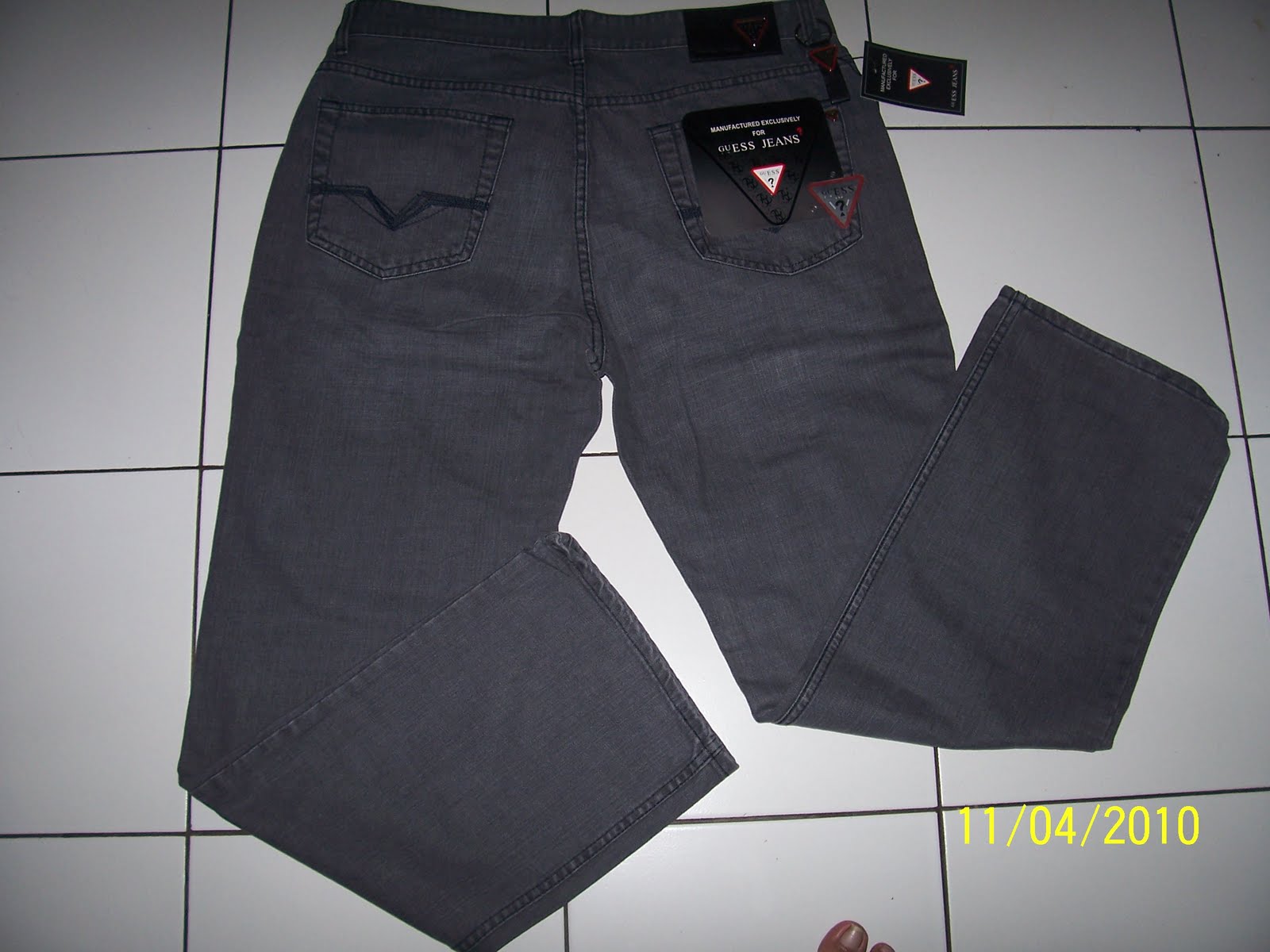 RUMAH KAOS DAN JEANS BRANDED JEANS MEREK GUESS HARGA 