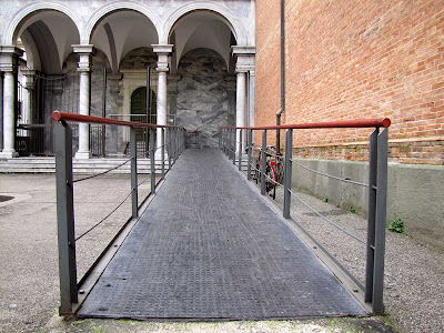 Side ramp leading into the Cathedral, Livorno