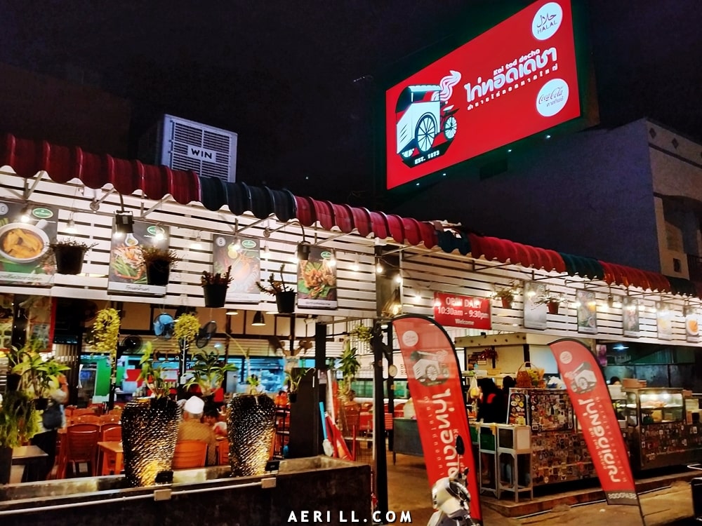 Makan di Restoran Kai Tod Decha, Hatyai, Thailand