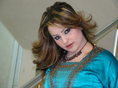 Beautiful Iraqi Poetess Shahad Al Shammari Photos 5