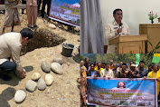 dr Zadrak Tombeg Meletakkan Batu Pertama Pembangunan Gereja Toraja Jemaat Buri Rembon 