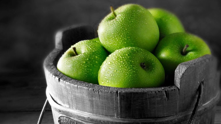 Delicious Apple HD Wallpaper 1