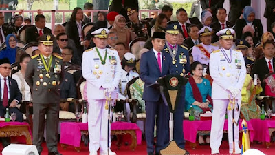 Pimpin Upacara, Jokowi Minta TNI Jaga Kedamaian Jelang Pemilu