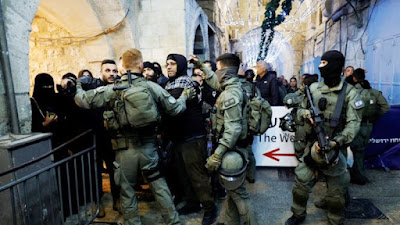 Kamis, Jamaah Palestina di Al-Aqsa Hadapi Pelecehan oleh Polisi Israel