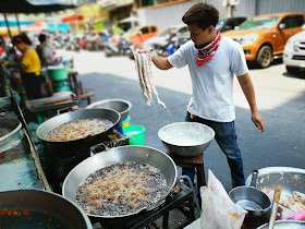 YFC Yaowarat Fried Chicken in Bangkok Chinatown เจ้ปุ่นไก่ทอด