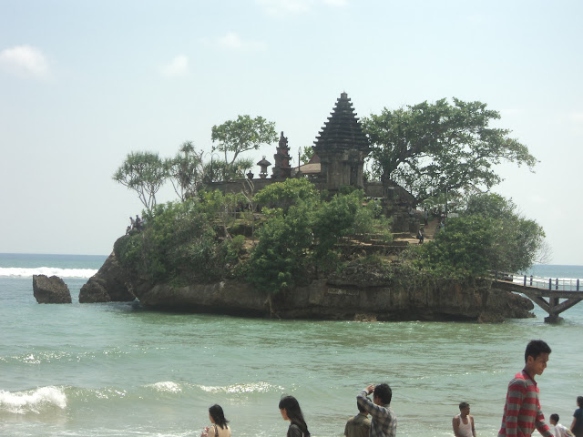 pantai balekamang malang