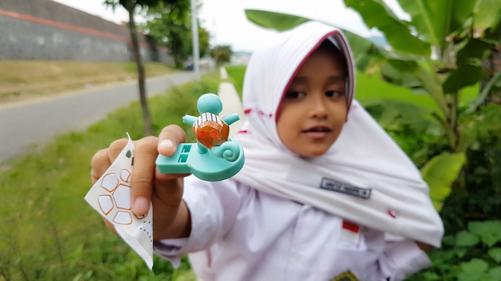 Menempel, Memasang Stickers Pokemon Pikachu, Mainan Anak Lucu Bikin Gemes