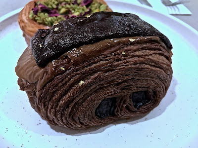 Le Matin Patisserie, pain au chocolate