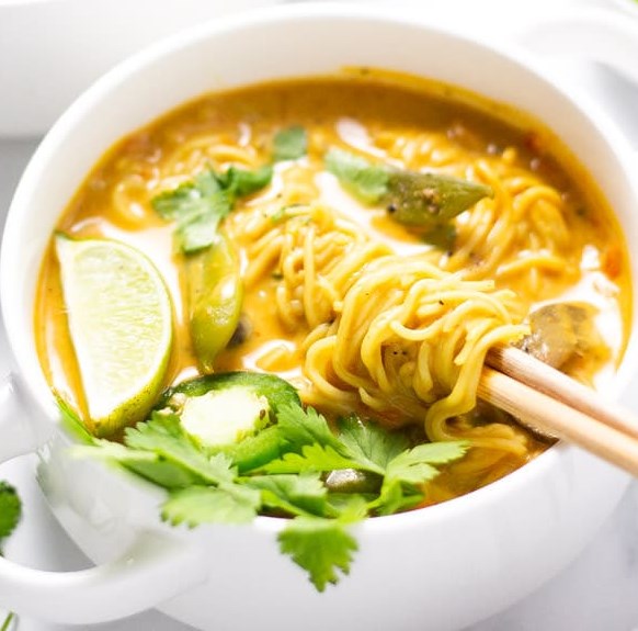 20 MINUTE VEGAN CURRY RAMEN #vegandinner #familyrecipe