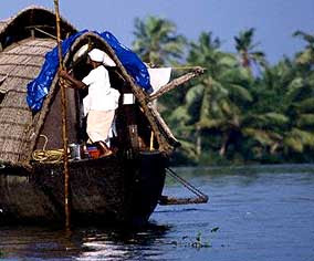 house boat in backwaters