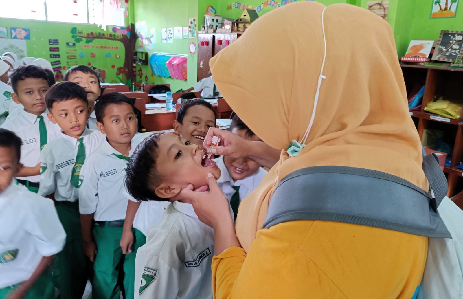 Pelaksanaan Imunisasi Sub-PIN Polio di MIN 1 GRESIK