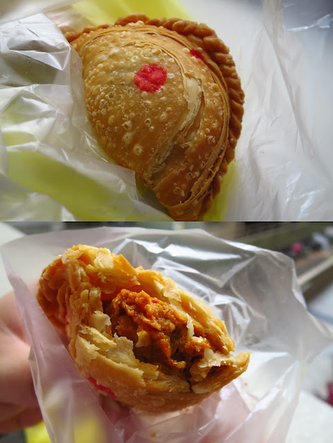 Tanglin Crispy Curry Puff (东陵酥皮咖喱角), Hong Lim Food Centre