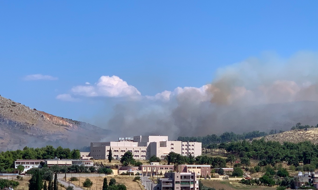 φωτιά κοντά στο νοσοκομείο Χαλκίδας