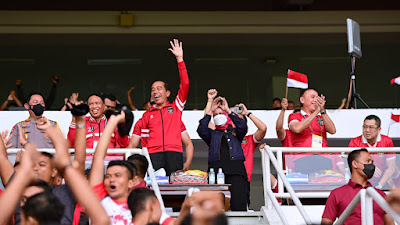 Presiden Jokowi Saksikan Langsung Timnas Indonesia saat Menang 2-1 dari Kamboja