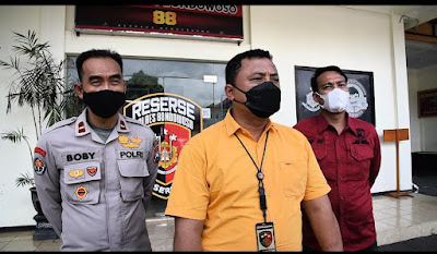 Tega, Seorang Ayah di Bondowoso Mensetubui Anak Kandungnya Tega, Seorang Ayah di Bondowoso Mensetubui Anak Kandungnya