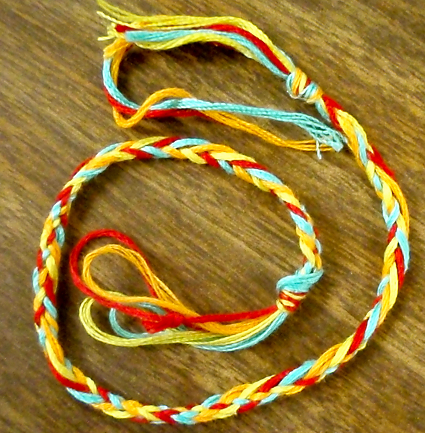 Organized Chaos: 4th Grade - Weaving friendship bracelets (toe weaving