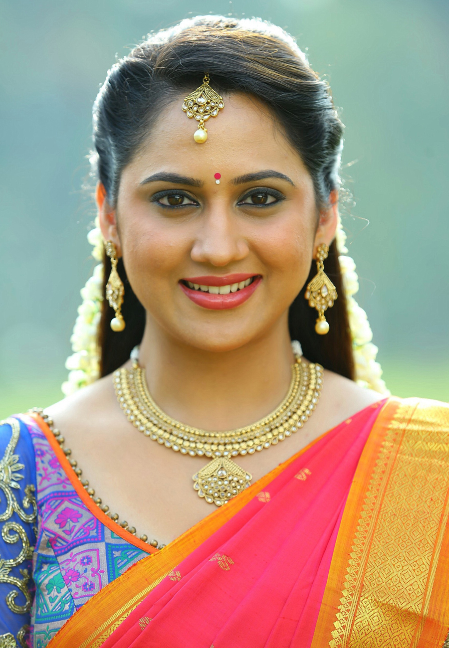 Mia George Cute Saree Stills At Unga Rambabu Latest Indian Hollywood Movies Updates Branding Online And Actress Gallery