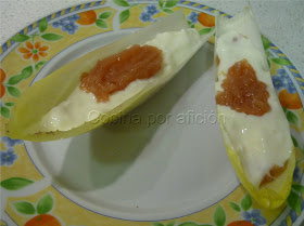 barcas de endibias con queso y membrillo