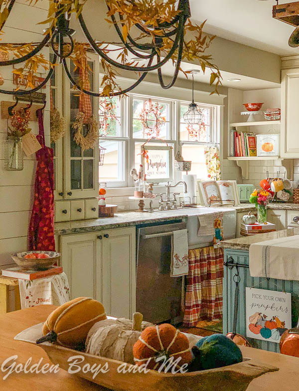Fall decor in cottage style kitchen - www.goldenboysnadme.com