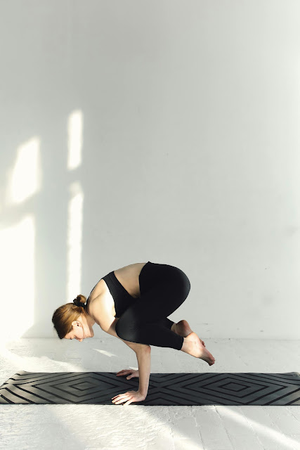 Advanced Yoga Poses  सबसे कठिन है यह 8 योग आसन जो आपके पसीने छुड़ा देंगे