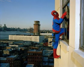 Bernabe Mendez from the State of Guerrero works as a professional window cleaner in New York. He sends 500 dollars a month by Dulce Pinzón