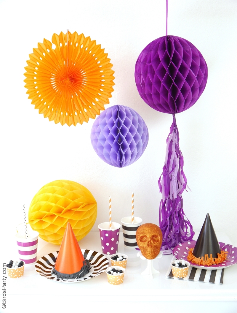 Quick & easy Halloween party decor ideas & table styling anyone can pull off | BirdsParty.com