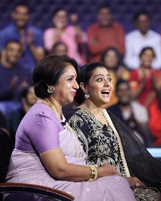 1990s Actress Kajol and Revathy at Kaun Banega Crorepati-14 session and asked the questions to Big b