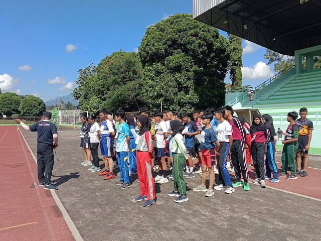 Tes Kebugaran Dilaksanakan untuk Pendaftar Peserta Didik Baru Kelas Khusus Olahraga di SMA Negeri 3 Salatiga