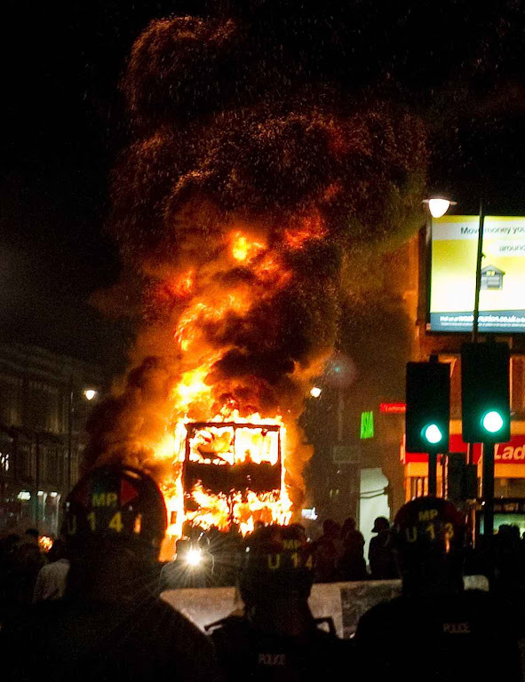 Enfrentamentos étnicos em Londres