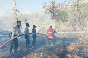 Polres Sumbawa Padamkan Kebakaran Lahan di Wilayah Desa Serading