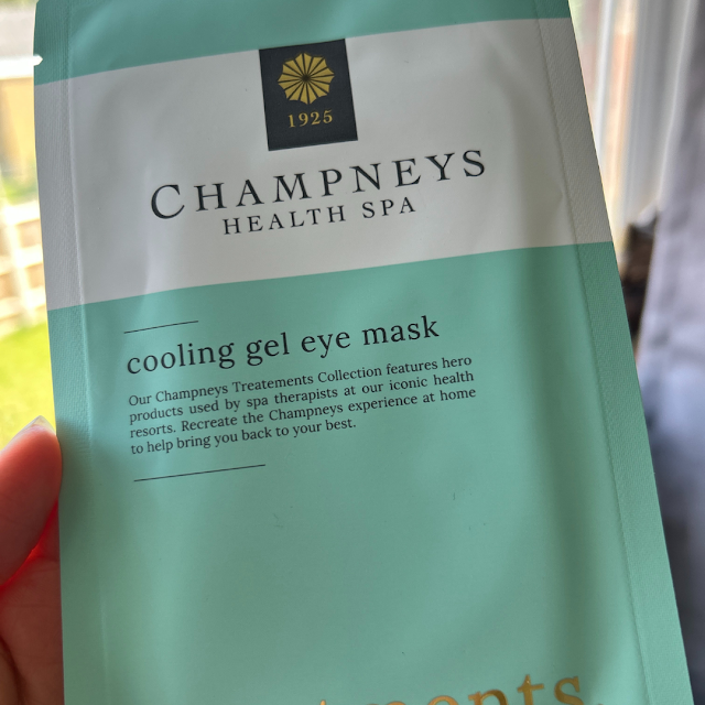 photo showing the  Champneys Cooling Gel Eye Mask