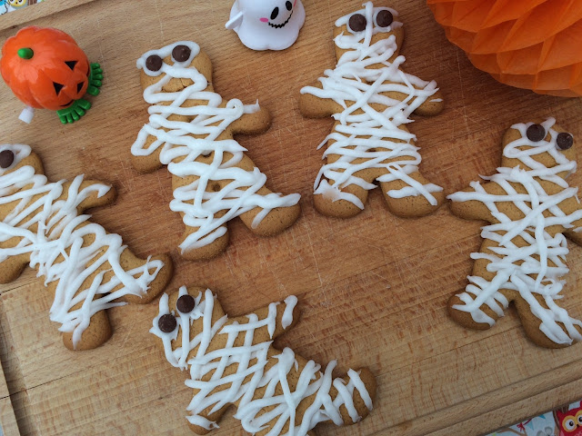 Gingerbread men decorated to look like mummies