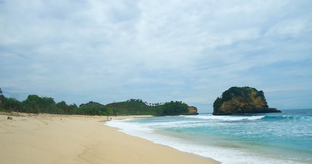 7 Pantai Indah Surga Tersembunyi di Malang
