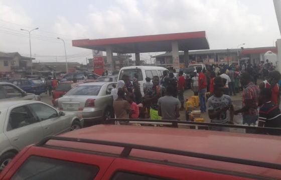 News: Fuel scarcity still lingering (photos) - Nigeria